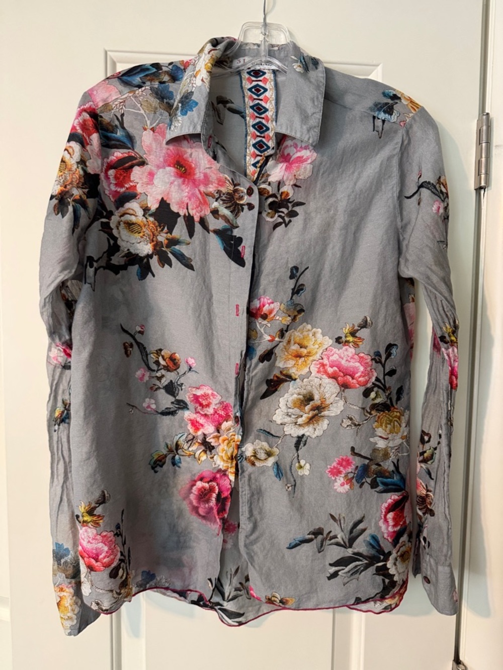 Johnny Was 100%cotton button down. Beautiful floral print